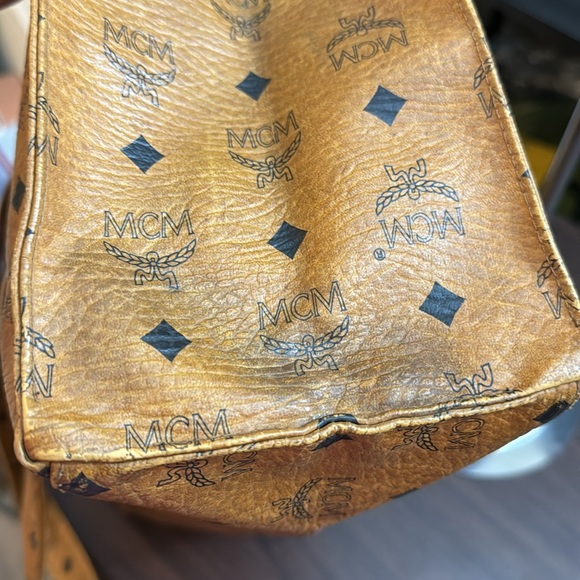 MCM Germany Shoppers Tote- Long Handle - Picture 7 of 16